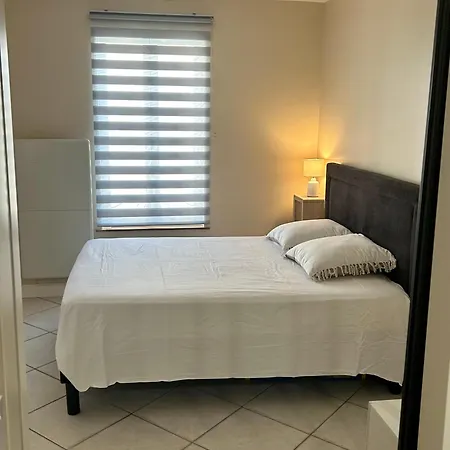 T2 Renove Proche Des Arenes Saintes