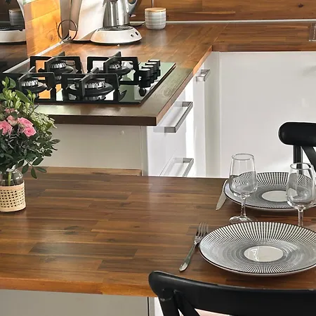 T2 Renove Proche Des Arenes Saintes