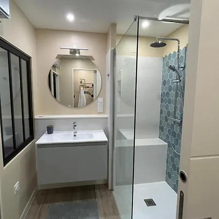 T2 Renove Proche Des Arenes * Saintes