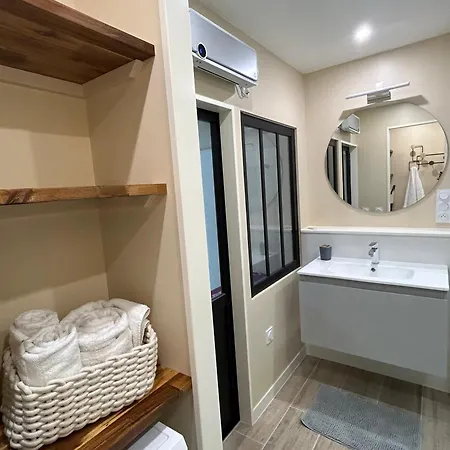 T2 Renove Proche Des Arenes Saintes