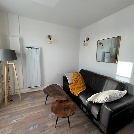 T2 Renove Proche Des Arenes *