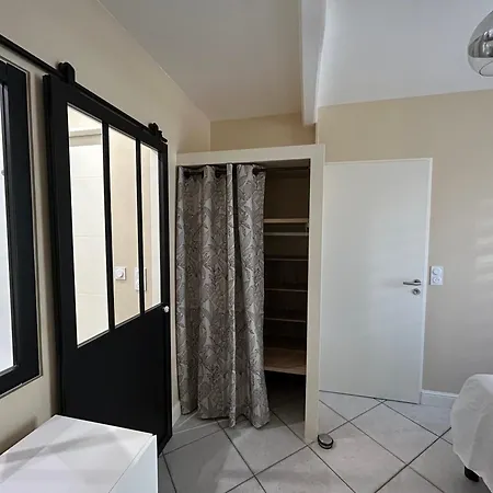 T2 Renove Proche Des Arenes Saintes