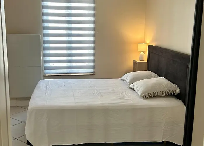 T2 Rénové Proche Des Arènes Saintes