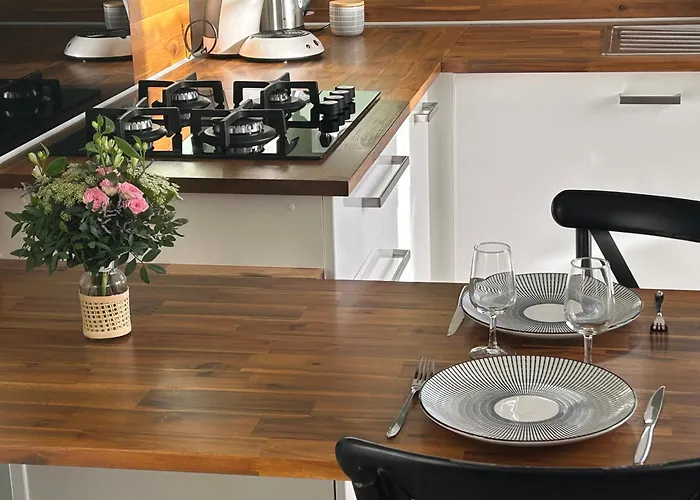 T2 Rénové Proche Des Arènes Saintes