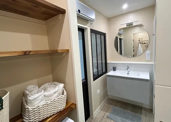 T2 Rénové Proche Des Arènes Saintes